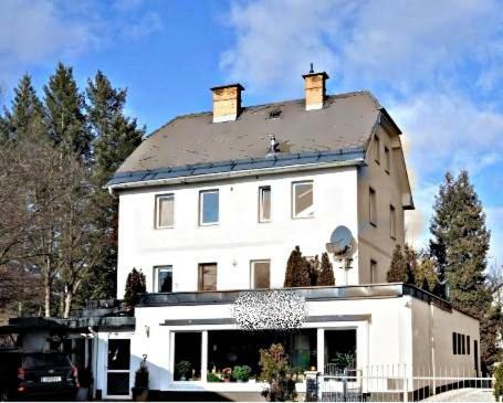 White House Klagenfurt Bed & Breakfast Клагенфурт Екстериор снимка